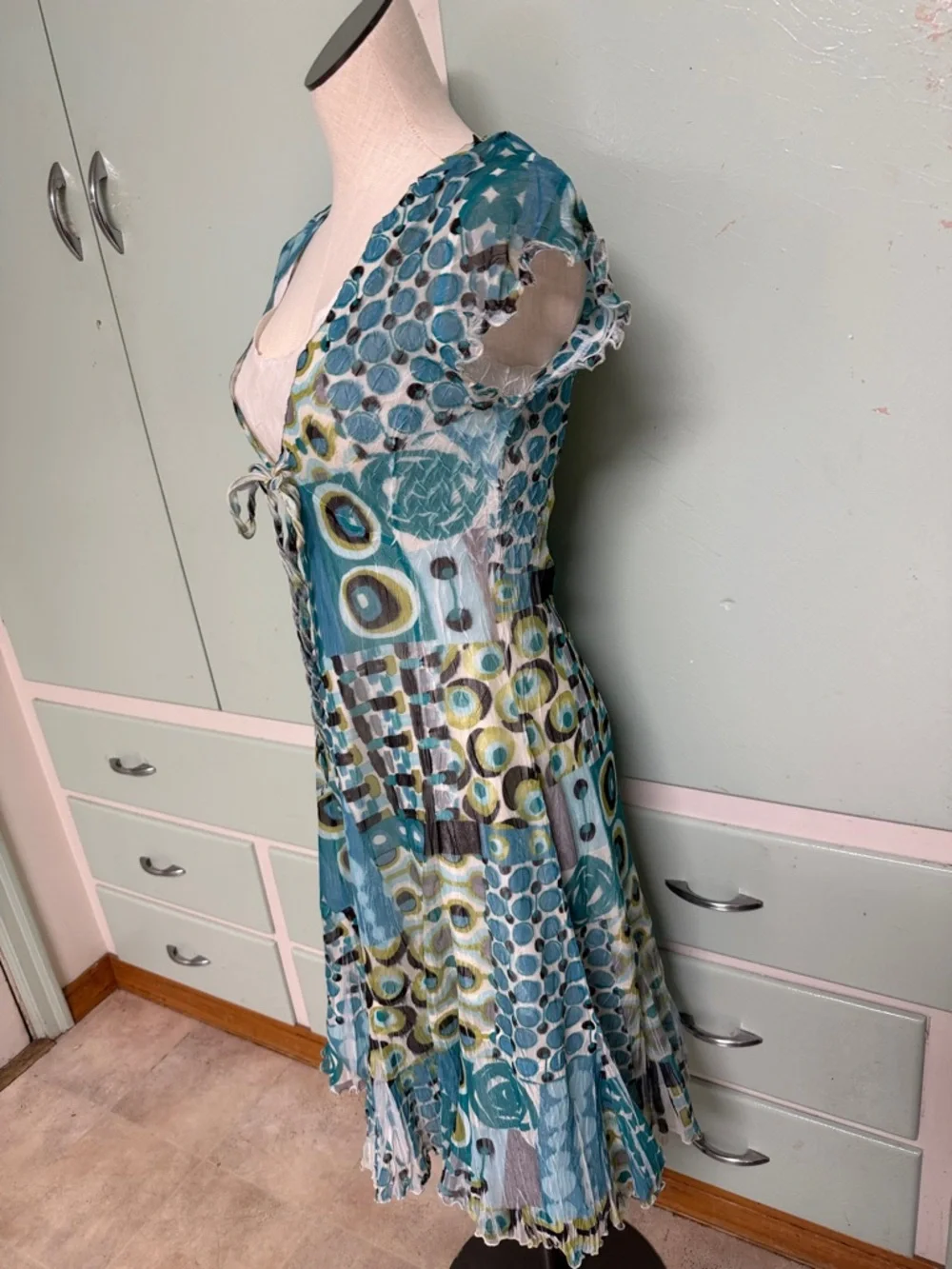 Gorgeous KOMAROV FLORAL CRINKLE MIDI FIT - Flared DRESS Women’s size Medium - Picture 3 of 12